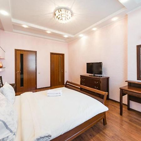 Роскошная 3К Квартира 135М2 На Набережной. Минская Kiew Exterior foto